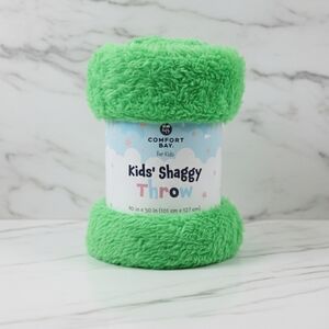 Comfort Bay Vibrant Green Kids' Shag Throw